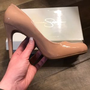 Jessica Simpson and beige heels